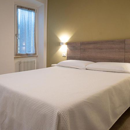 Fiori Sull'Acqua Apartments 佩斯基耶拉德加达 外观 照片