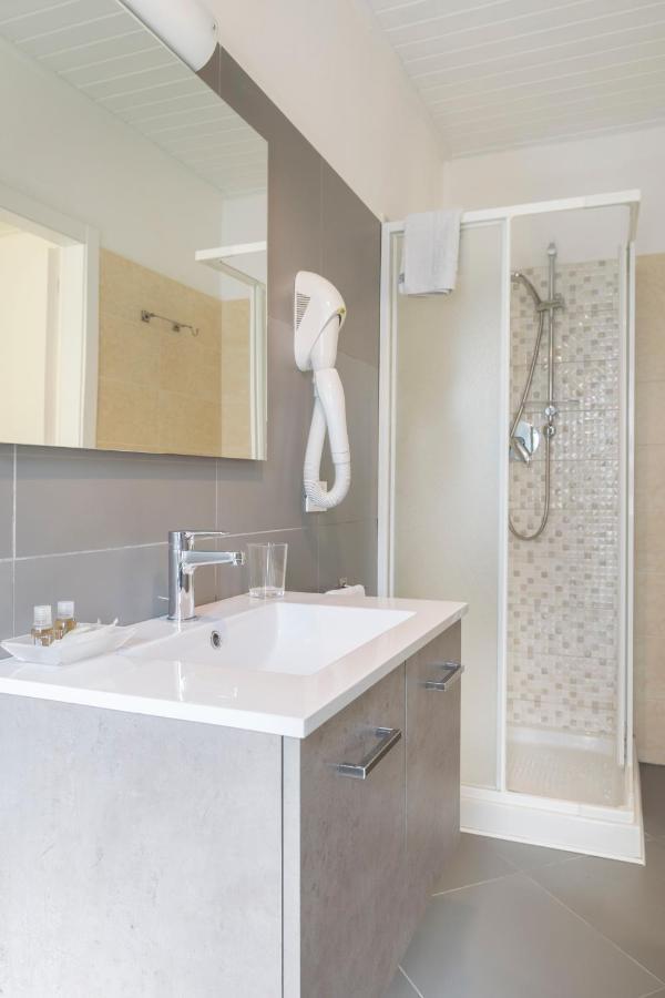 Fiori Sull'Acqua Apartments 佩斯基耶拉德加达 外观 照片