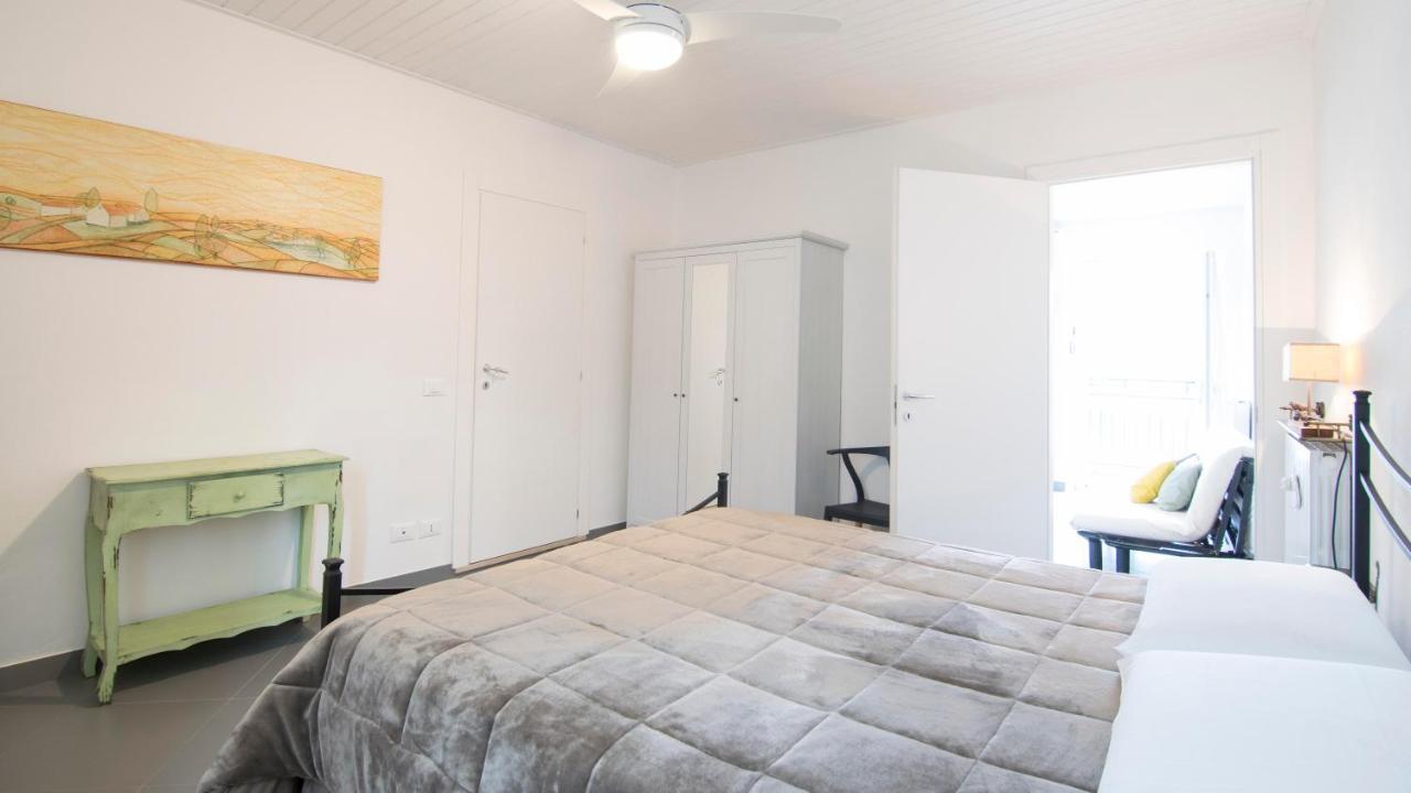 Fiori Sull'Acqua Apartments 佩斯基耶拉德加达 外观 照片