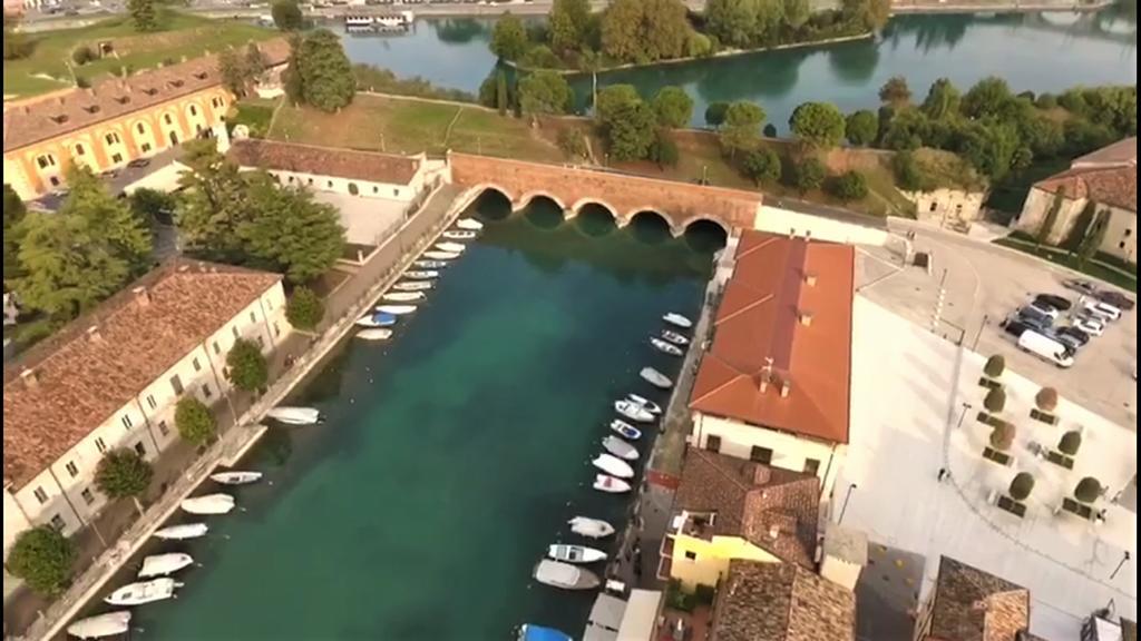 Fiori Sull'Acqua Apartments 佩斯基耶拉德加达 外观 照片