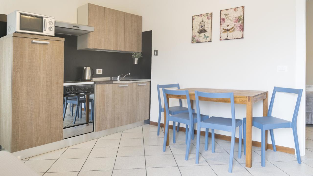 Fiori Sull'Acqua Apartments 佩斯基耶拉德加达 外观 照片