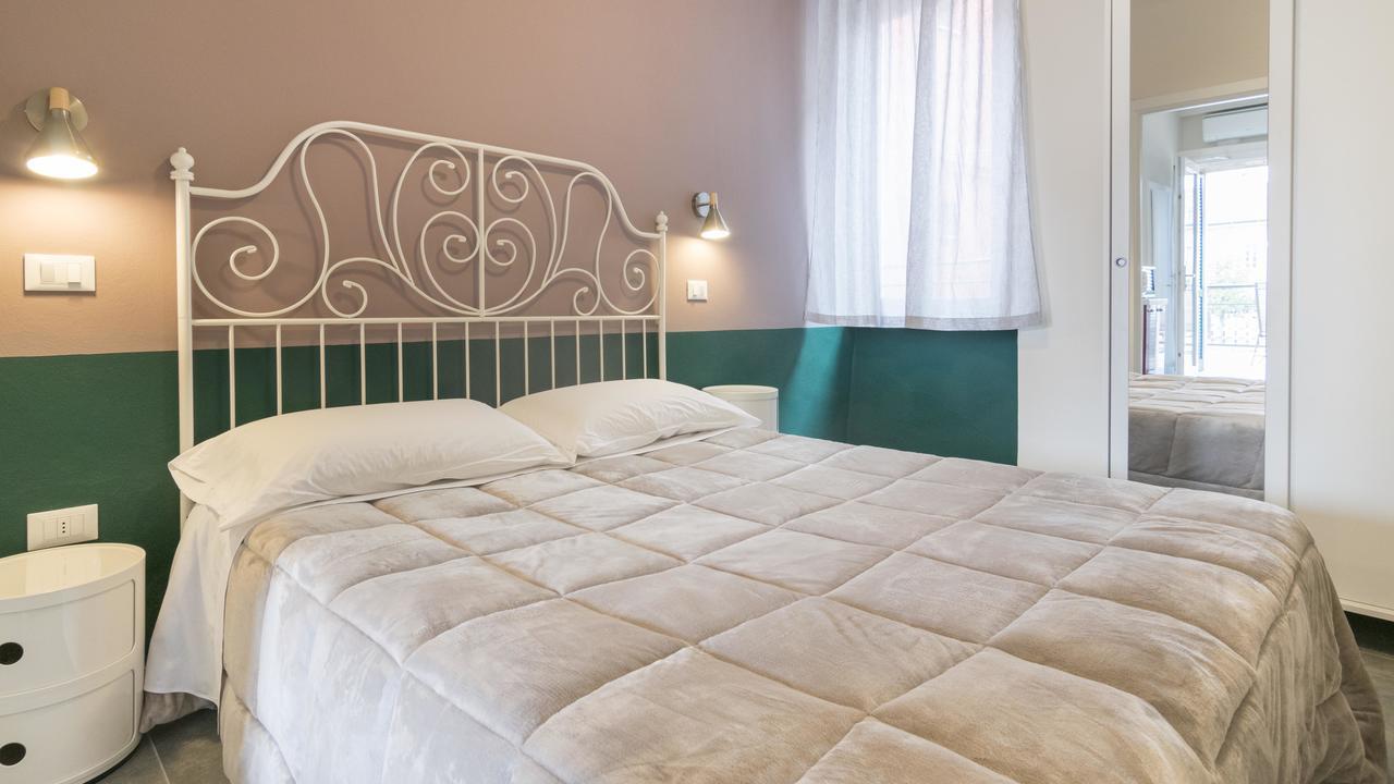 Fiori Sull'Acqua Apartments 佩斯基耶拉德加达 外观 照片