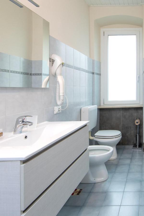 Fiori Sull'Acqua Apartments 佩斯基耶拉德加达 外观 照片