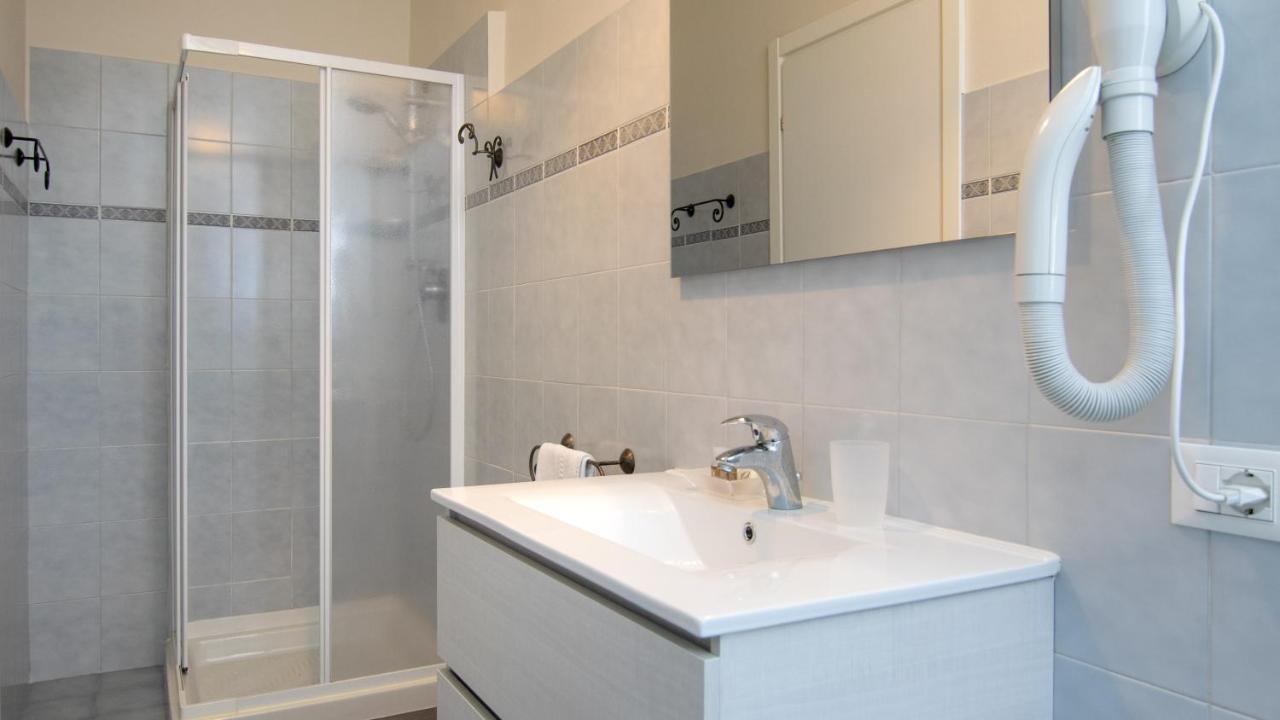 Fiori Sull'Acqua Apartments 佩斯基耶拉德加达 外观 照片